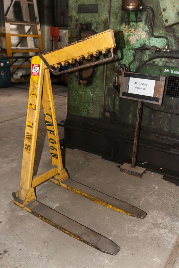 Overhead crane fork tyne lifting cradle attachment, A-Frame design ...