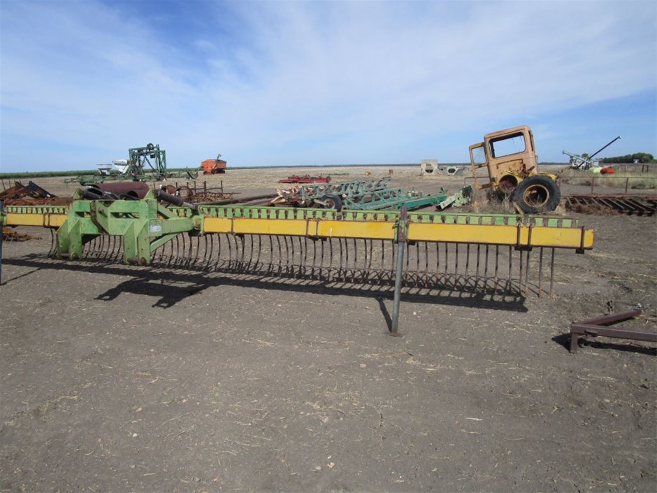 8 metre Easy fix trash rake, 3 point linkage and hydraulics ASSET ...