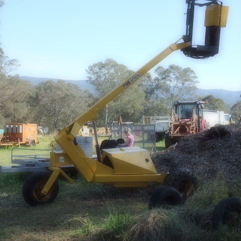 Afron Cherry Picker, Model PA350, with electric start, Honda Engine, comes Auction (00045021680