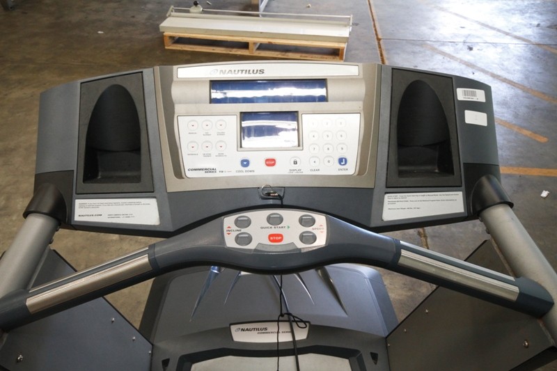 Commercial Treadmill, Nautilus commercial series T914. Work out options ...