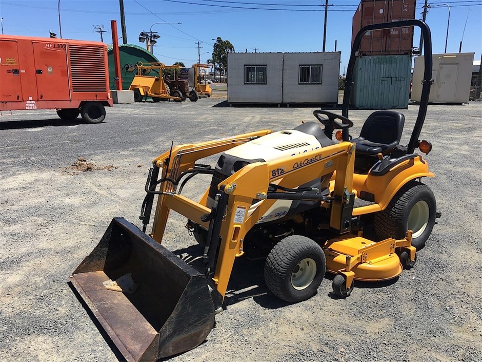 Cub cadet tractor Lawn mower with front end Loader Auction (0005