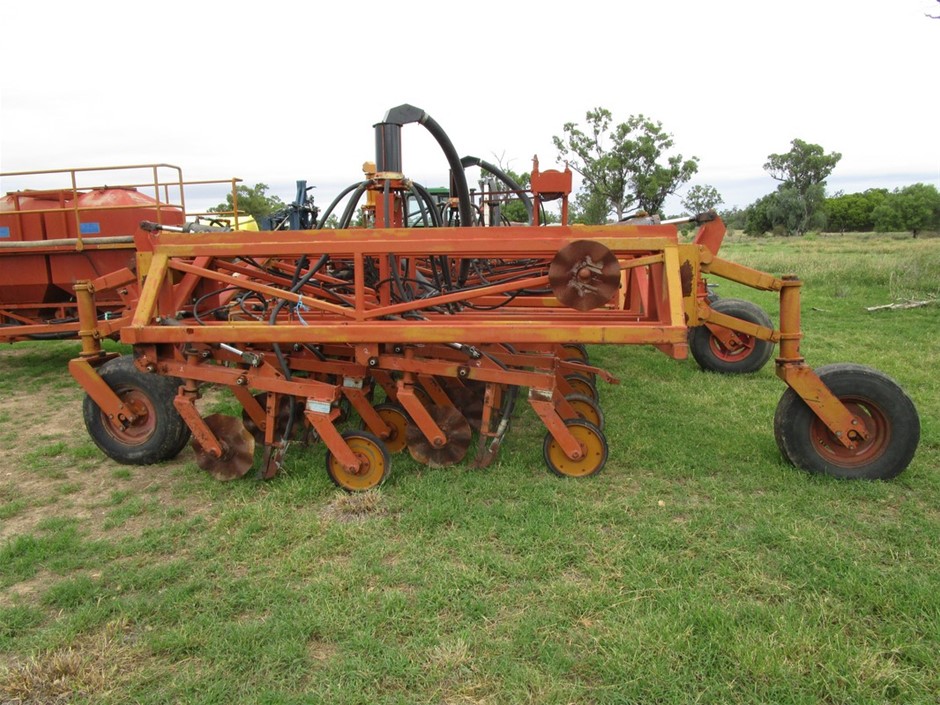 Gyral Zero till Parallelogram planter.28 tynes on 13.5 inch spacings