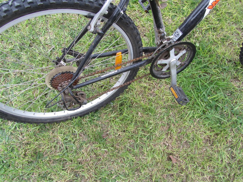 Mongoose Pro Mountain Bike Rockadile, 21 Speed with Basket Grip Shift