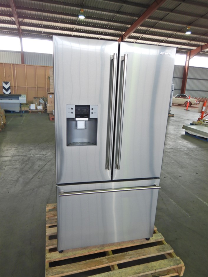 Smeg French Door Refrigerator, Model SF640S1 Auction (00108504860