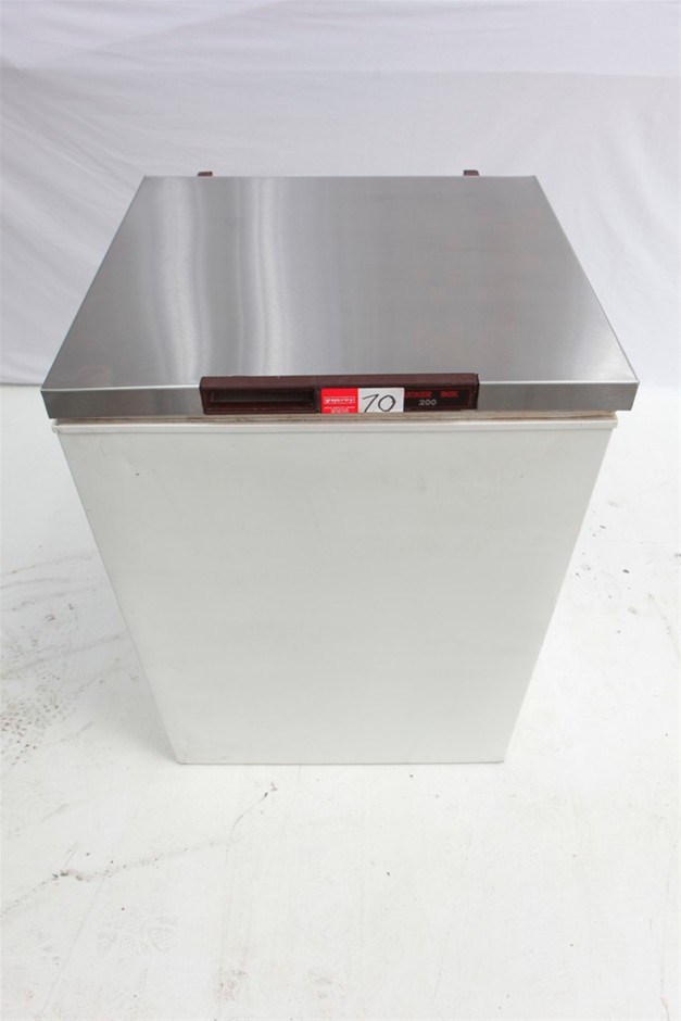 Small Chest Freezer with stainless steel workbench top (18090370