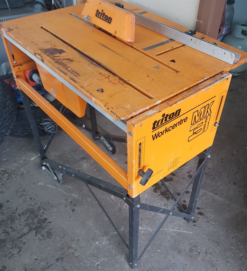 TRITON MK3 WORK CENTRE BENCH SAW WITH STAND AND 2 WHEELS (2622346