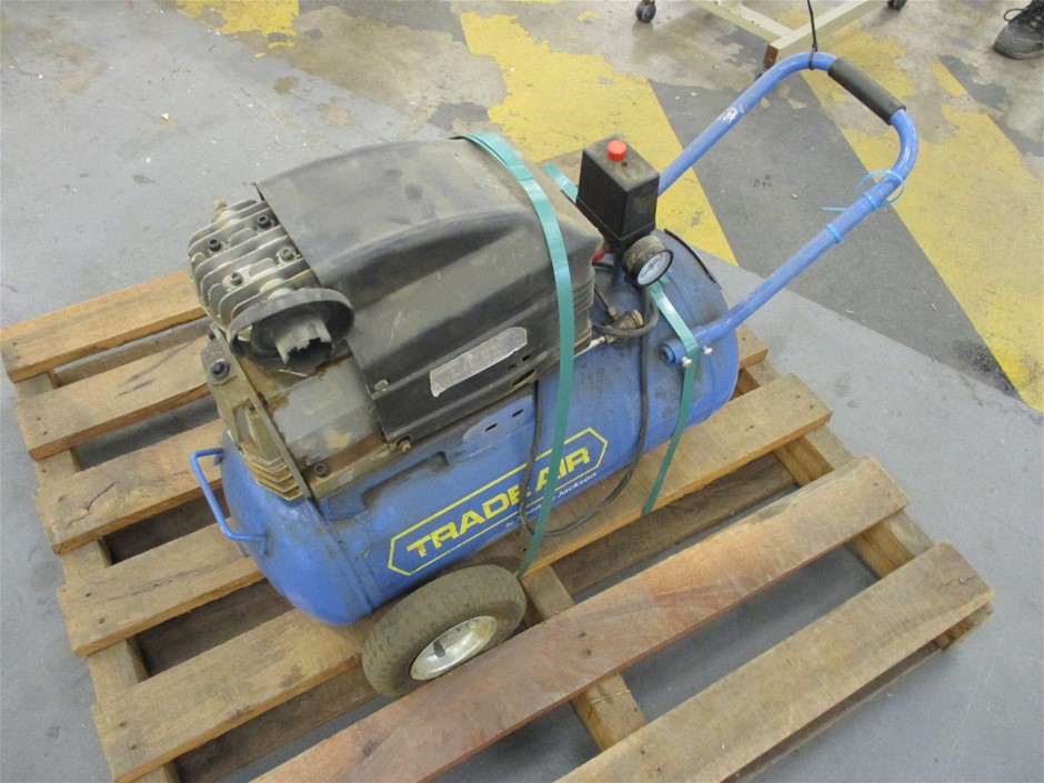 (Lot 252) Spear And Jackson Trade Air Portable Air Compressor Auction