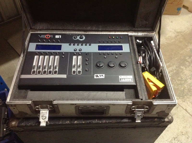 Jands Vista S1 Lighting Console in a road case Auction (00752057383