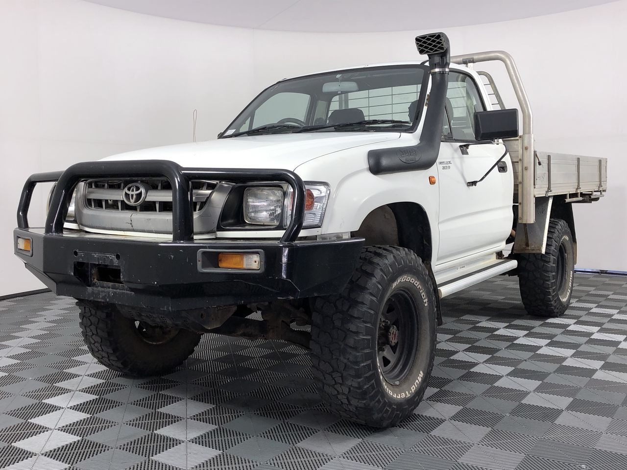 2004 Toyota Hilux 4x4 Manual Cab Chassis Wovr Auction 0001 7743362