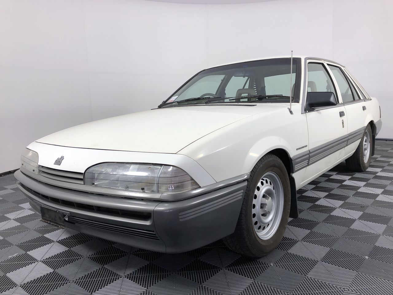 1988 Holden Commodore VL Turbo BT1 Sedan Auction (00017746951) Grays Australia