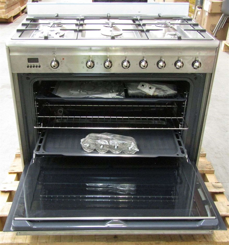 Smeg 90cm Classic Freestanding Cooker Model FS9608XS Auction