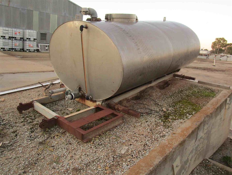 1 x Truck Mount Stainless Steel Water Tank with Inspection Hatch