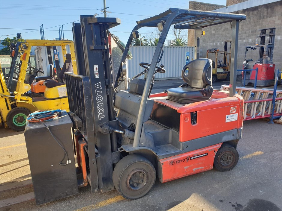 Toyota 5FG25 2.5 Ton Gas/ Petrol 4 Wheeled Counter Balance Forklift