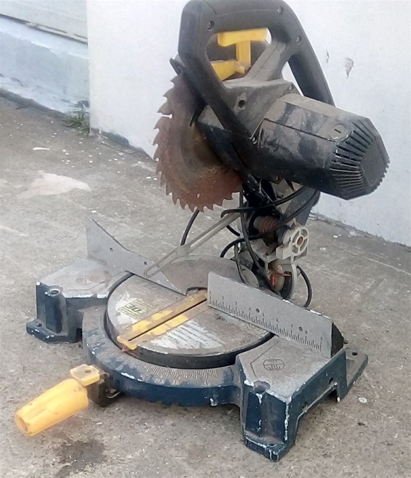 GMC DROP SAW 4000 RPM 250MM X 16 MM X 361 BLADE , 240v plug (26542110