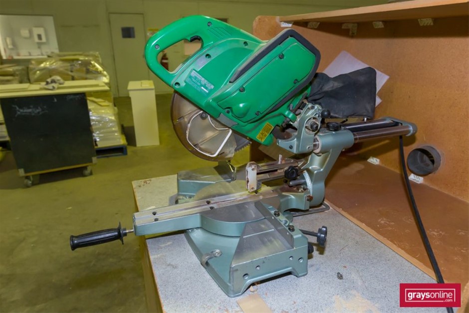 Hitachi C10FS Sliding Compound Mitre Saw Auction (00105039394) Grays