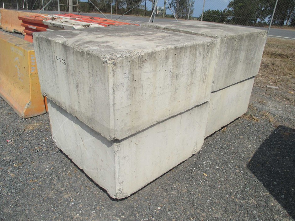 Qty 4 x Concrete Block / Counter Weight Auction (0825-7024862) | Grays ...