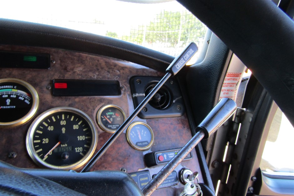 6mm Howlite & Rhinestone Stretch Beaded Bracelet