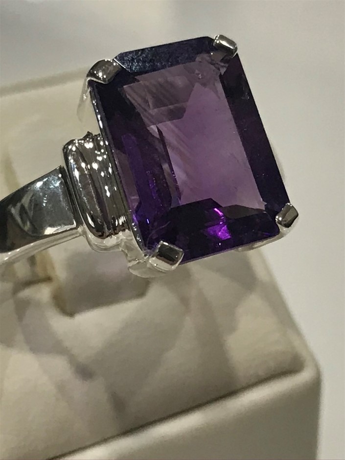 Kogan KALED75R95TA LED TV with Sound Bar & Cabinet