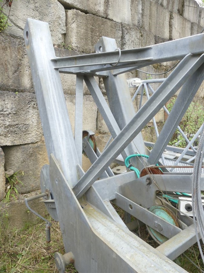 18K Gold-Filled Cross & Flower Bracelet with Simulated Diamonds - 17.8cm