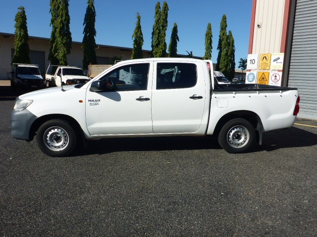 10mm White Pearls with Tiger Eye Gemstone Necklace