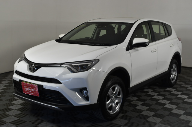 18K Gold - Filled Clustered Bracelet Simulated Diamonds, 12MM Wide - 20.3cm