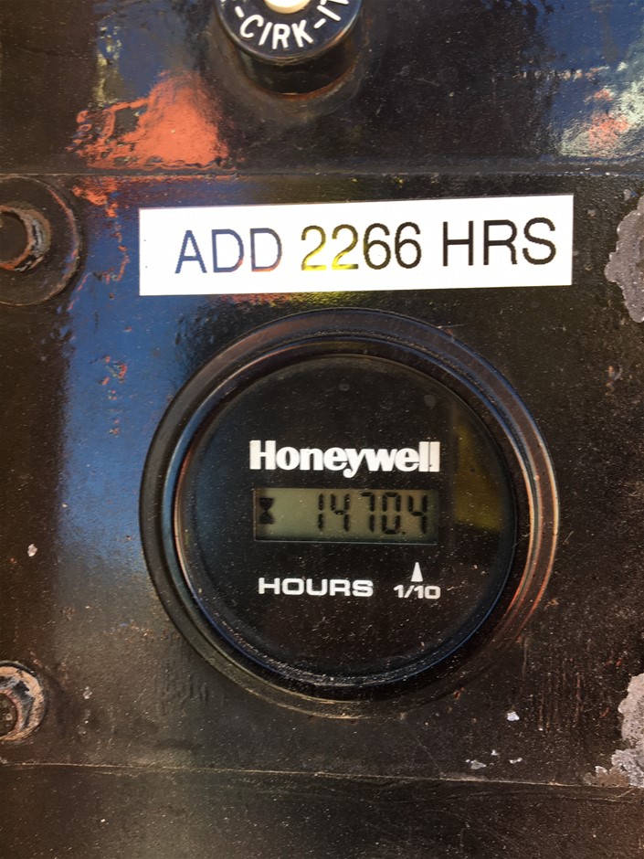 2XU Youth Girls High Performance Power Short, Size S, Black/Reflective.  Bu