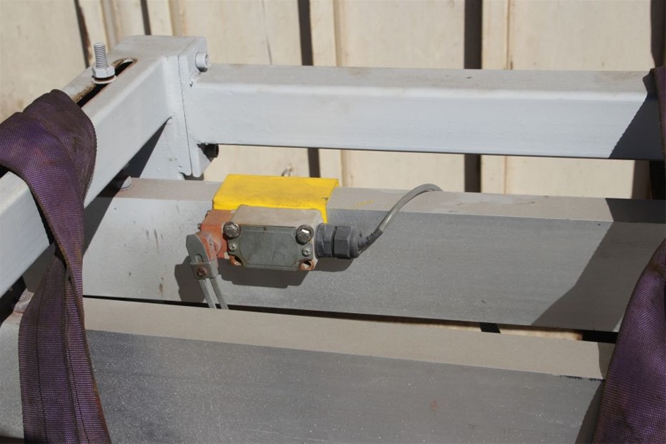 Large Alloy Cooking Pot with Lid