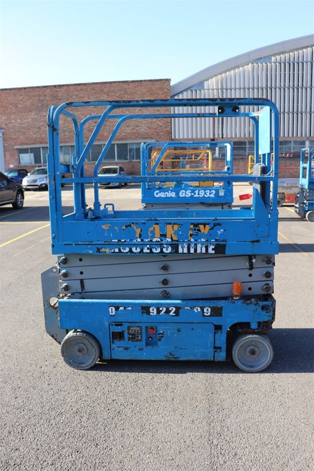 8mm Light Green Flower Jade Gemstones Crystal Beaded Bracelet