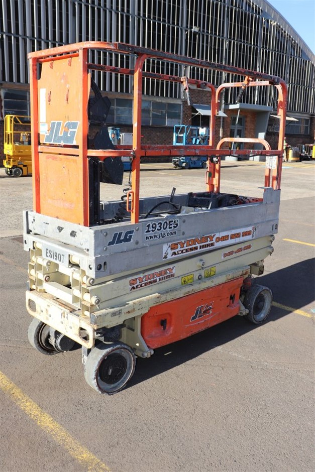 1.11ct Radiant Natural Emerald - Oval Cut