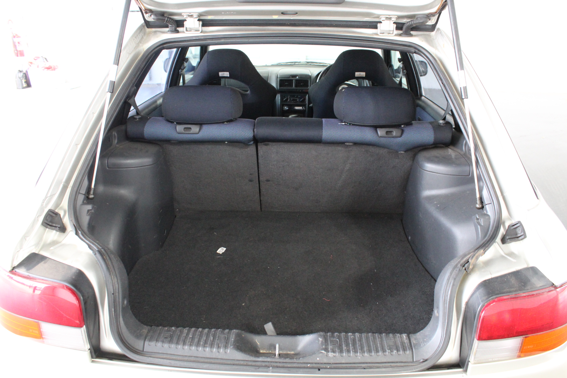 SILVEROO, Kangaroo Global Trade Coin 1/10th Oz 999 Pure Solid Silver C.O.A.