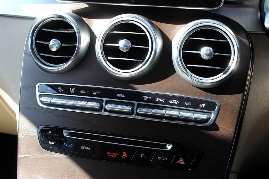 22KGold Filled/ITALY  Yellow  Bangle -(Stamped 22KGold Filled/ITALY)