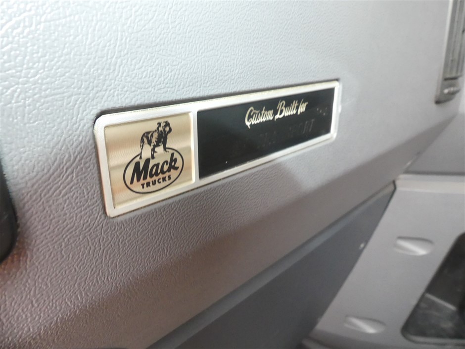 Pitchfork Shiraz (6x 750mL).