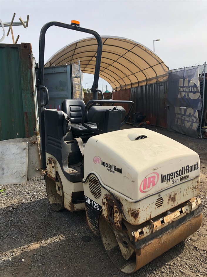 1966 Australia First & Last Queen Elizabeth Silver Round Fifty Cents