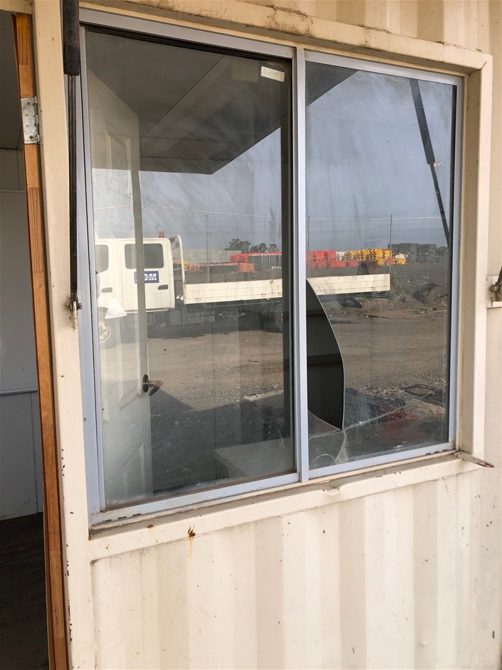 1/100 Scottdale gold bar x 2, 1g Valcumbi bar x 2 & 1g Silver Bar x 2