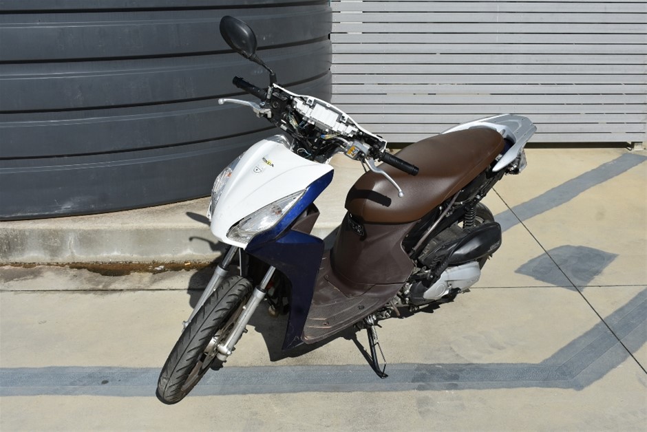 Stunning Stainless Steel Simulated Diamond Band Ring - US Size 9