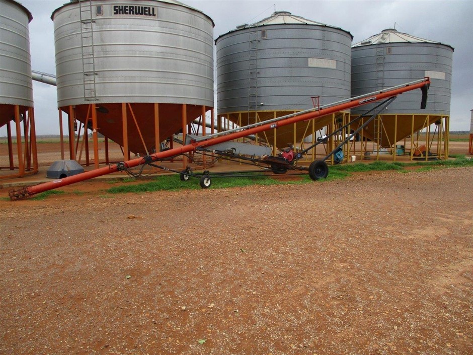 BARBIE DREAMHOUSE Pool Party Doll House with 75+ Pieces and 3-Story Slide,