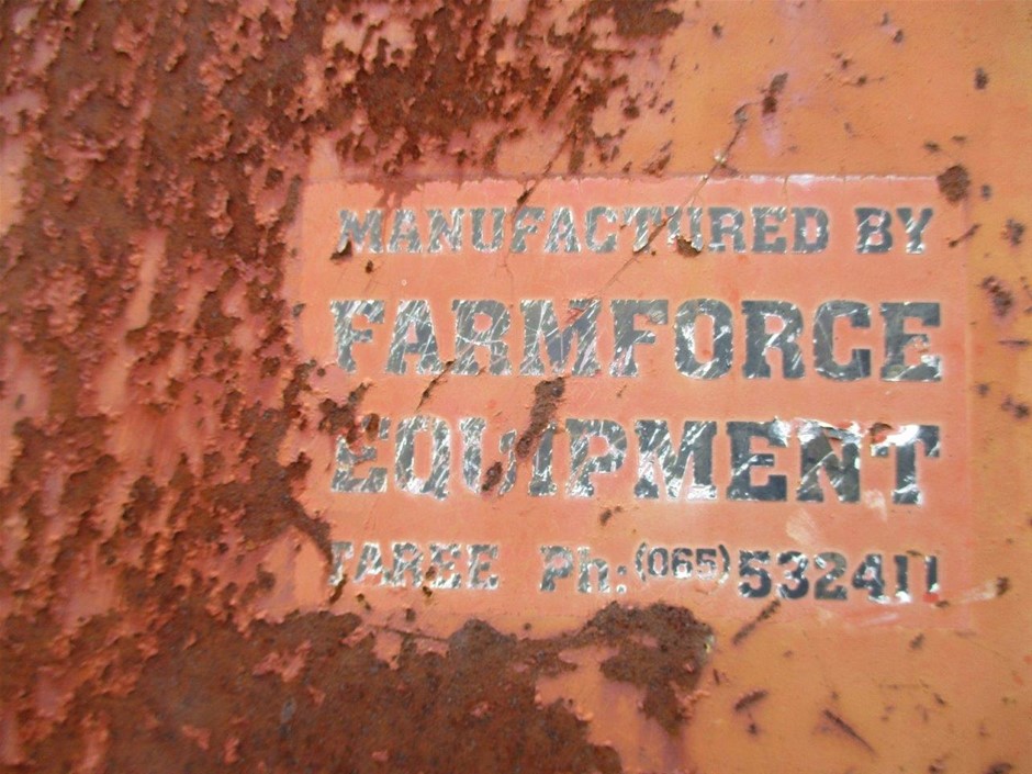 AMAZON BASICS Enameled Cast Iron Covered Round Dutch Oven, 4.1 Liters / 4.3