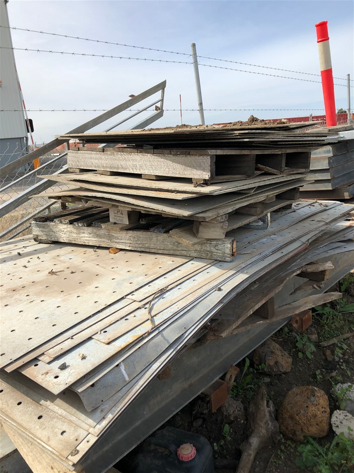 LIFESPAN Kids Baby Seat - Green & Yellow (Short Rope, 54cm). NB: Not Boxed.