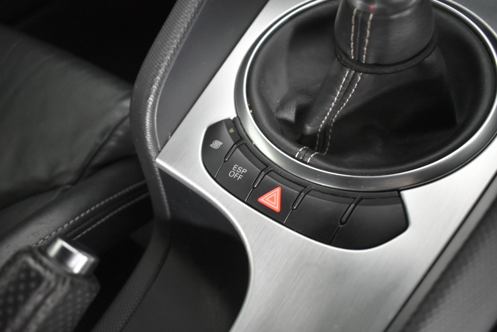 1/100 Scottdale x 2, 1 gram Valcumbi silver bars x 2 & 1 Kilo Copper Bar