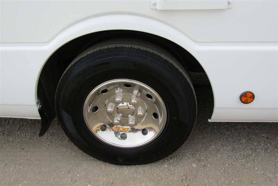 1/10 Oz 999.5 Silver Red Kangaroo & Joey 2025 Australian Bullion Merchants