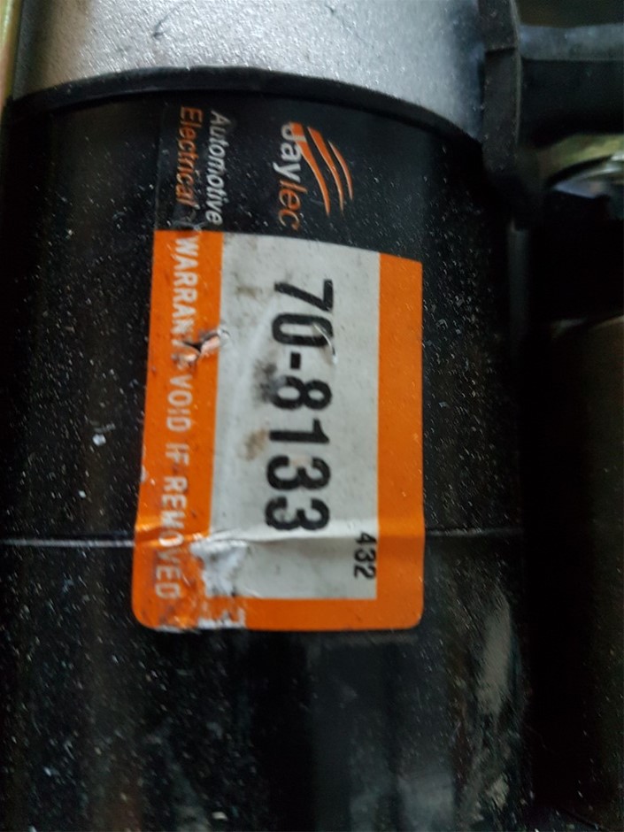 Muggsy Bogues Signed Jersey - Charlotte Hornets