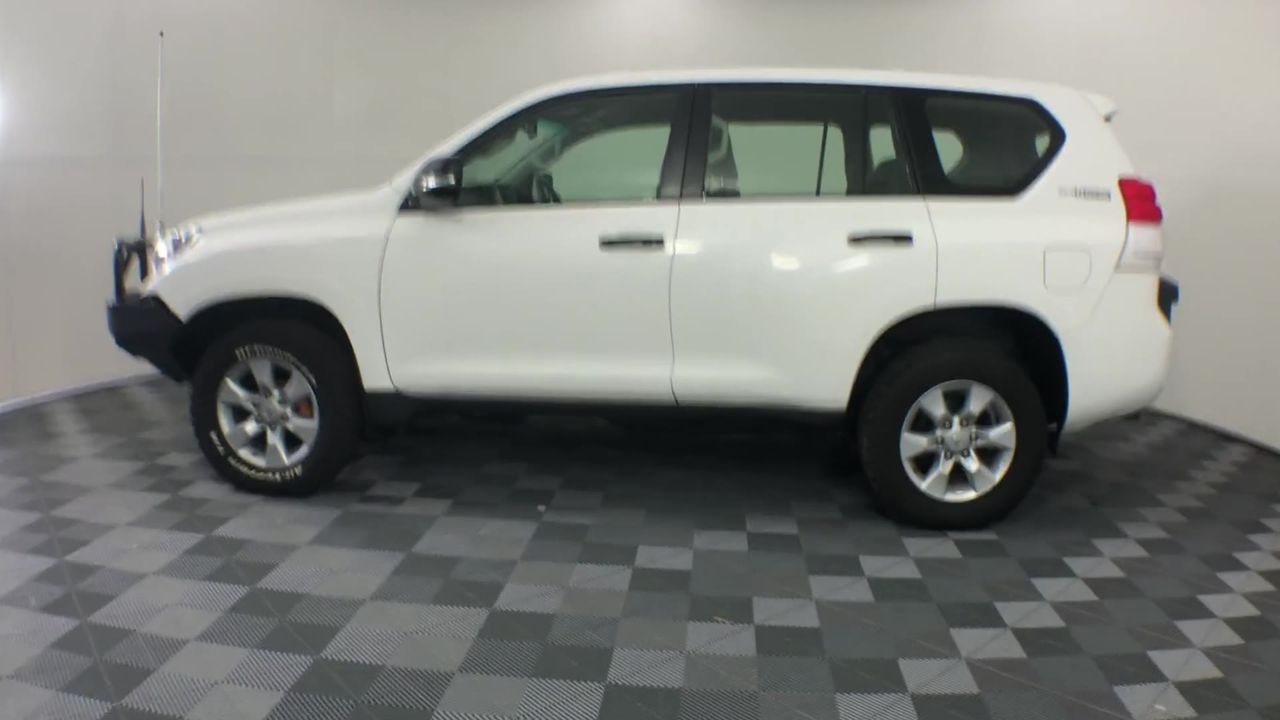 Australia: 2012 Two Dollars QEII Remembrance $2