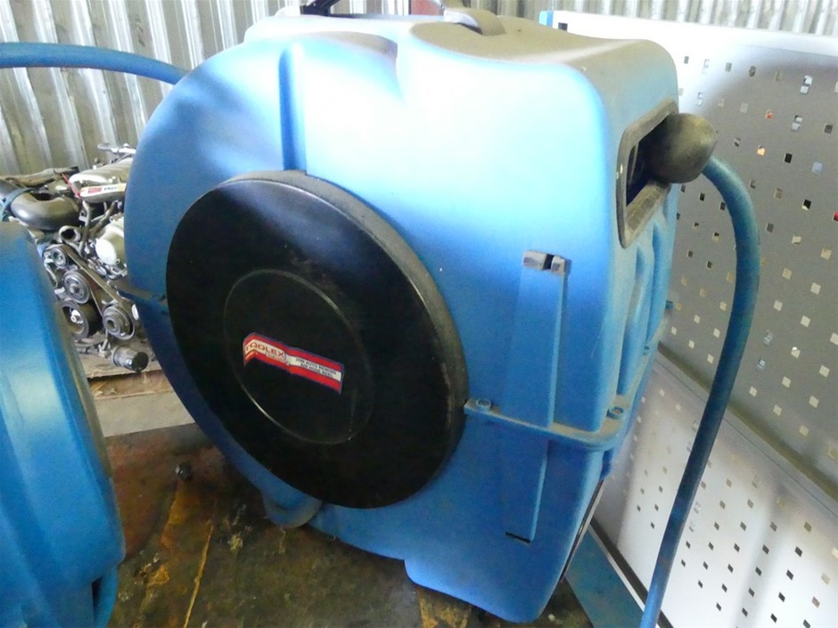 <p>Assorted 4Lt Tins of Paint</p>