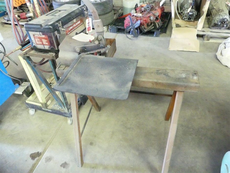 Assorted 4L Tins of Paint