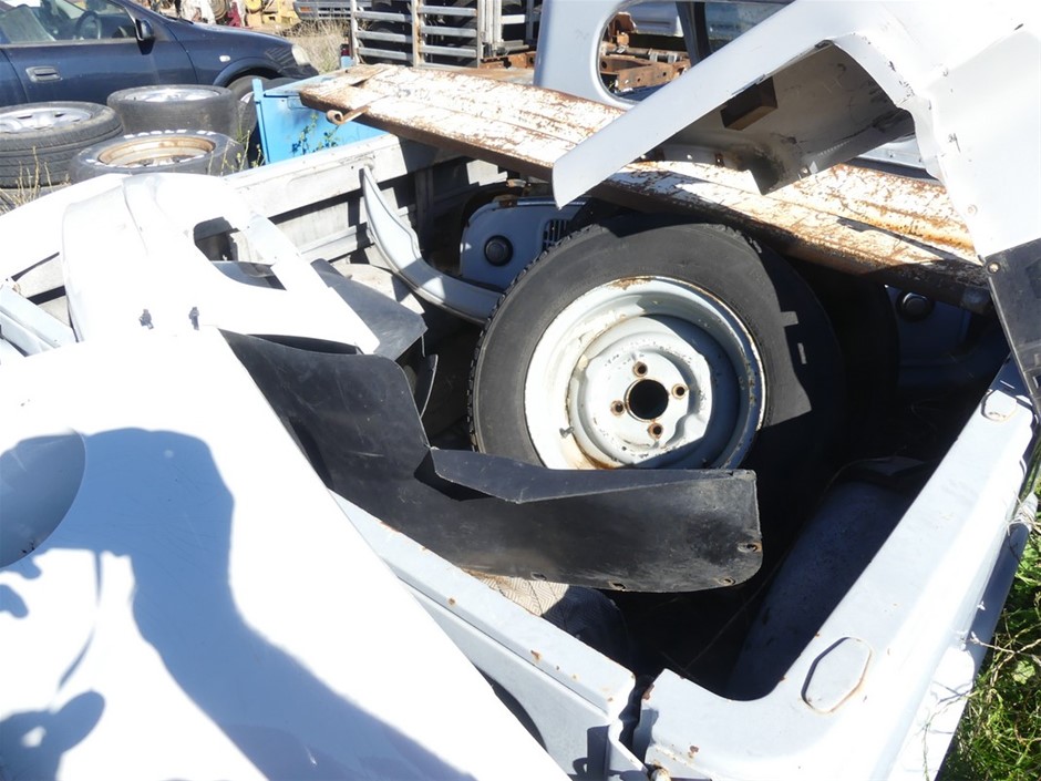 <p>Strapping Machine & Straps/Buckles (Metal) x 1 Pallet</p>