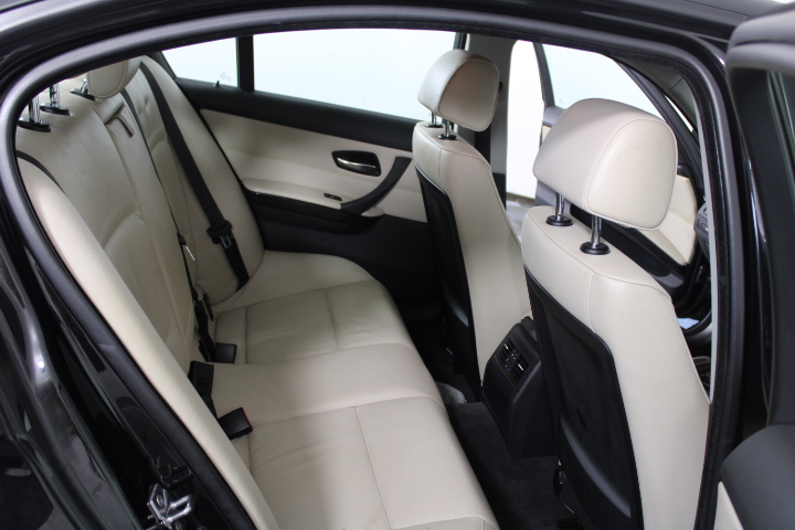 9ct White Gold Dress Ring