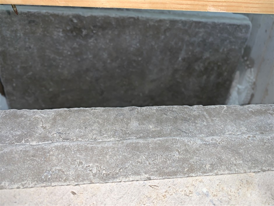 Mix Type DVDs/CDs with box dimensions are 58x39x43 cm