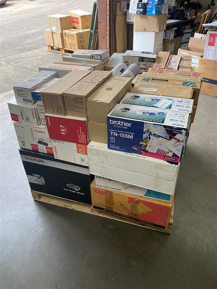 Designer Minimalist Round Eternity Necklace in Gold