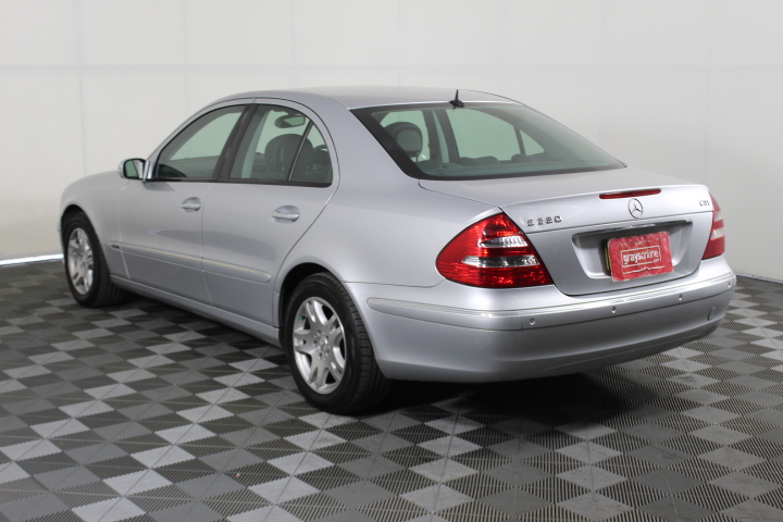 PHILIPS Garment Steamer 1000 Series, 1800W, Large 1.8L Water Tank, 3 Steam