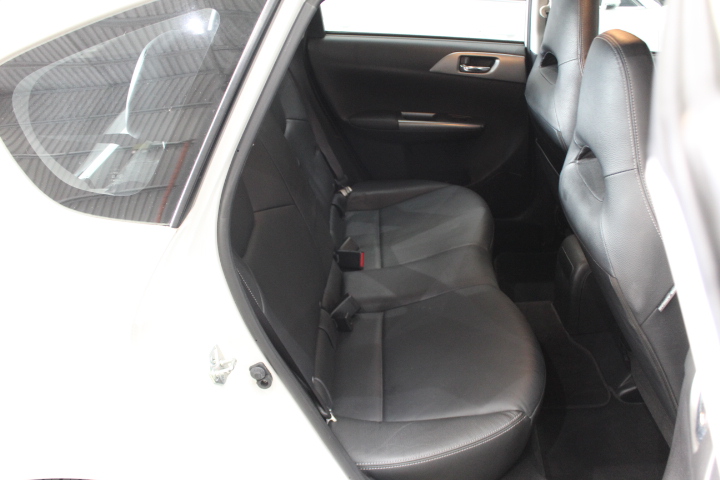 ORAL-B Braun Pro 5000 Electric Toothbrush Duo Pack Rechargeable. NB: Minor